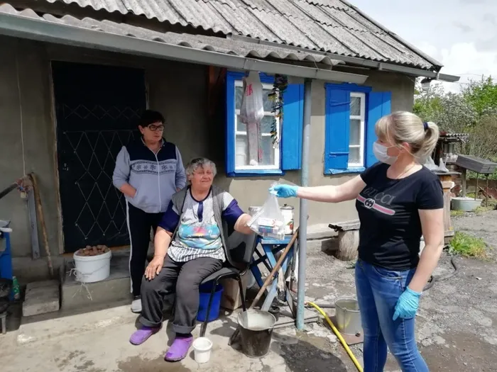 Медицинская сестра Беляева Е.И.  доставила медикаменты из аптеки инвалиду 2 группы Кириенко В.И. и пенсионерке Вавиловой Н.Н., проживающим по адресу: ст. Удобная ул. Выгонная 69. Дата: 08.05.2020 г.