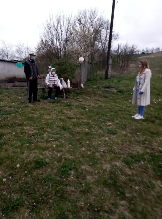 Медицинская сестра Лубкова А.С. осуществляет помощь в доставке продуктов питания пенсионерам Мироненко А.М. и Мироненко Л.И., проживающим по адресу: х. Романчуков ул. Набережная 13. Дата: 08.05.2020 г.