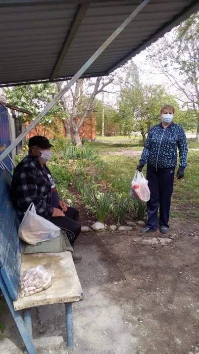 Медицинская сестра Чернокозова Т.А. осуществляет помощь в подвозе продуктов питания пенсионеру Котелевскому Н.И., проживающему по адресу: с. Удобная ул. Базарная 66. Дата: 08.05.2020 г.