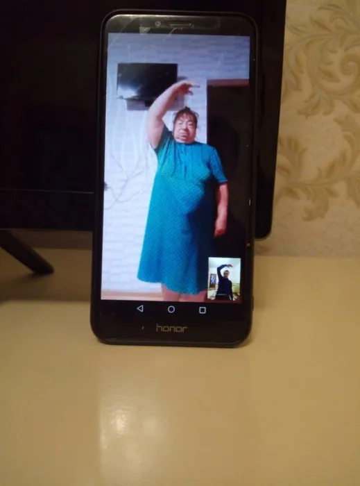 Инструктор по ЛФК Савин С.С. проводит онлайн занятие с пенсионеркой Иванищенко В.А., проживающей по адресу: ст Отрадная ул. Толстого 205 а. Дата: 08.05.2020 г.